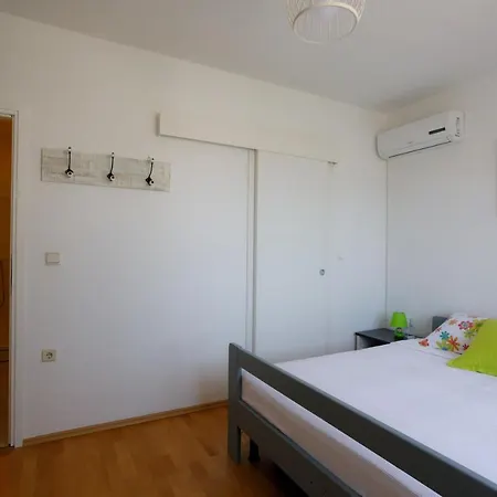 Apartments Jagoda Vrbnik Exterior photo